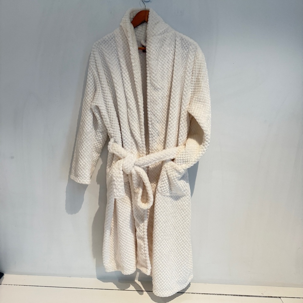 Carisma Women White Long Sleeve Pockets Belted Soft Robe Size M